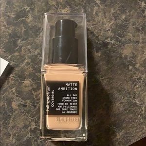 All day shine free foundation !